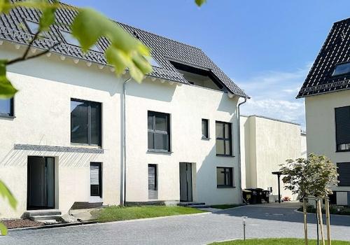 Neubau-Haus zum Erstbezug