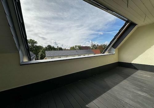 Sonnige Loggia im Dachgeschoss