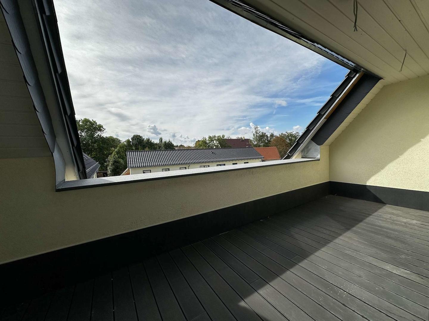 Sonnige Loggia im Dachgeschoss