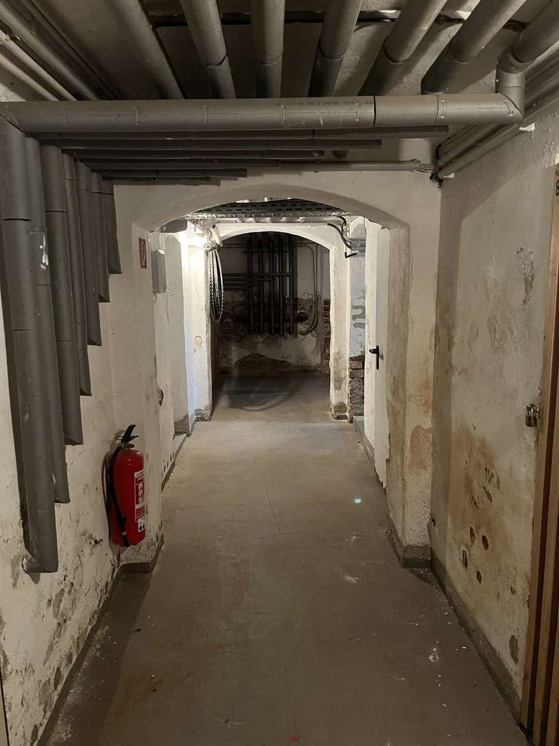 Keller