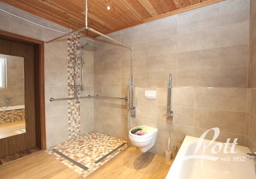 modernisiertes Badezimmer Erdgeschoss