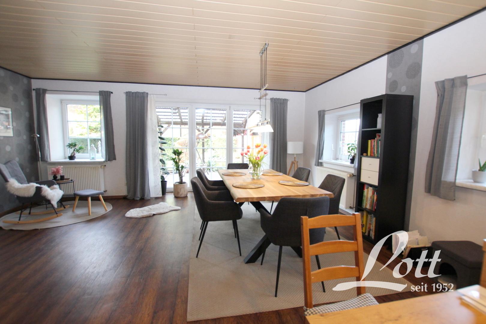 Wohn-, Ess- und Kochbereich