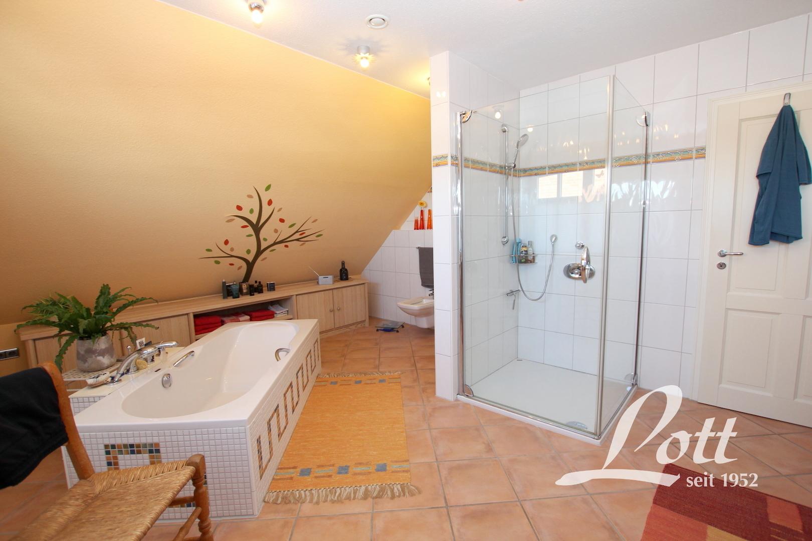 Badezimmer im Dachgeschoss