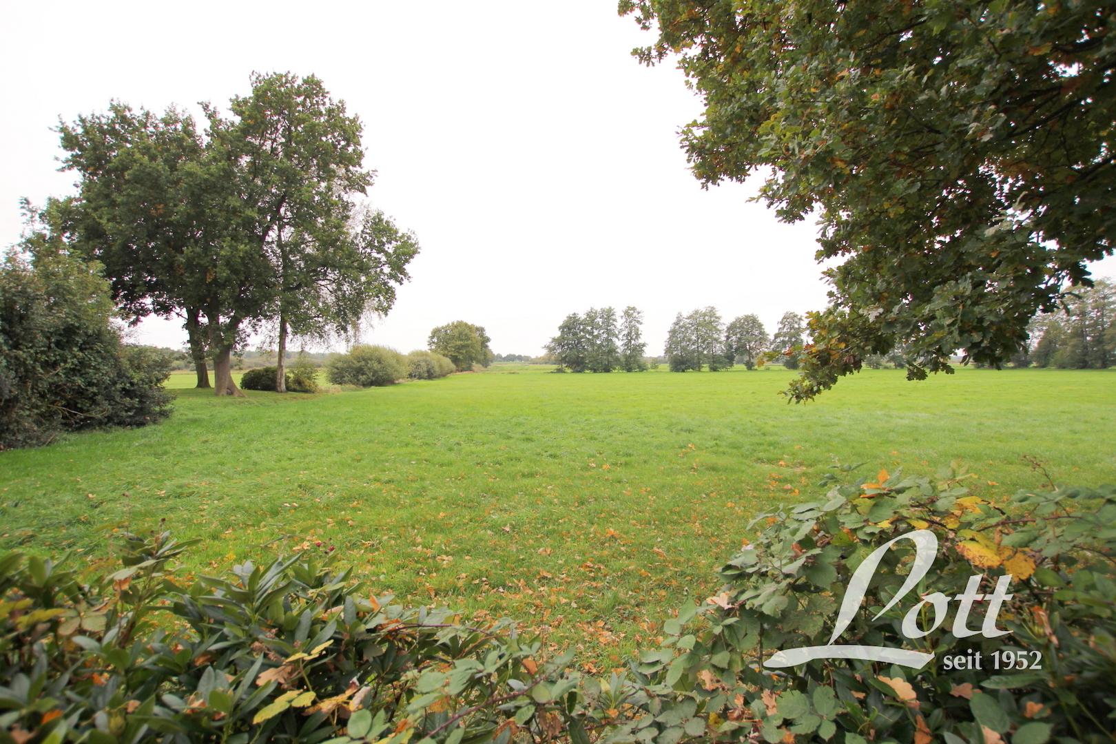 Direkt an Wiesen und Weiden angrenzend