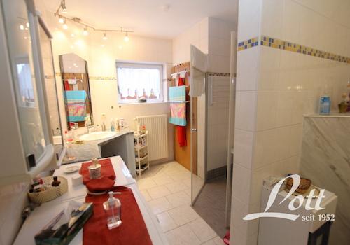 Badezimmer im Erdgeschoss