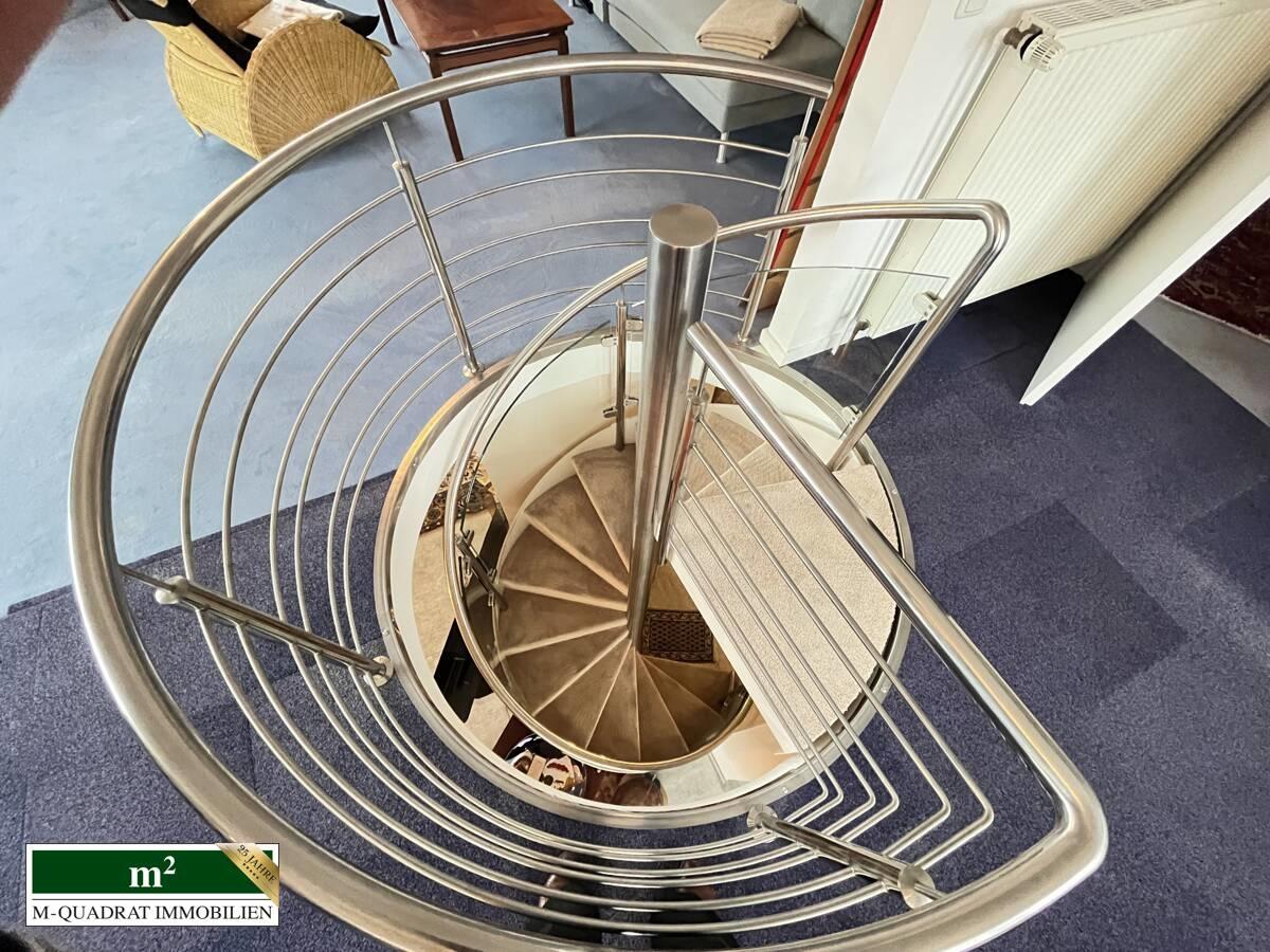 Spindeltreppe verbindet EG und DG