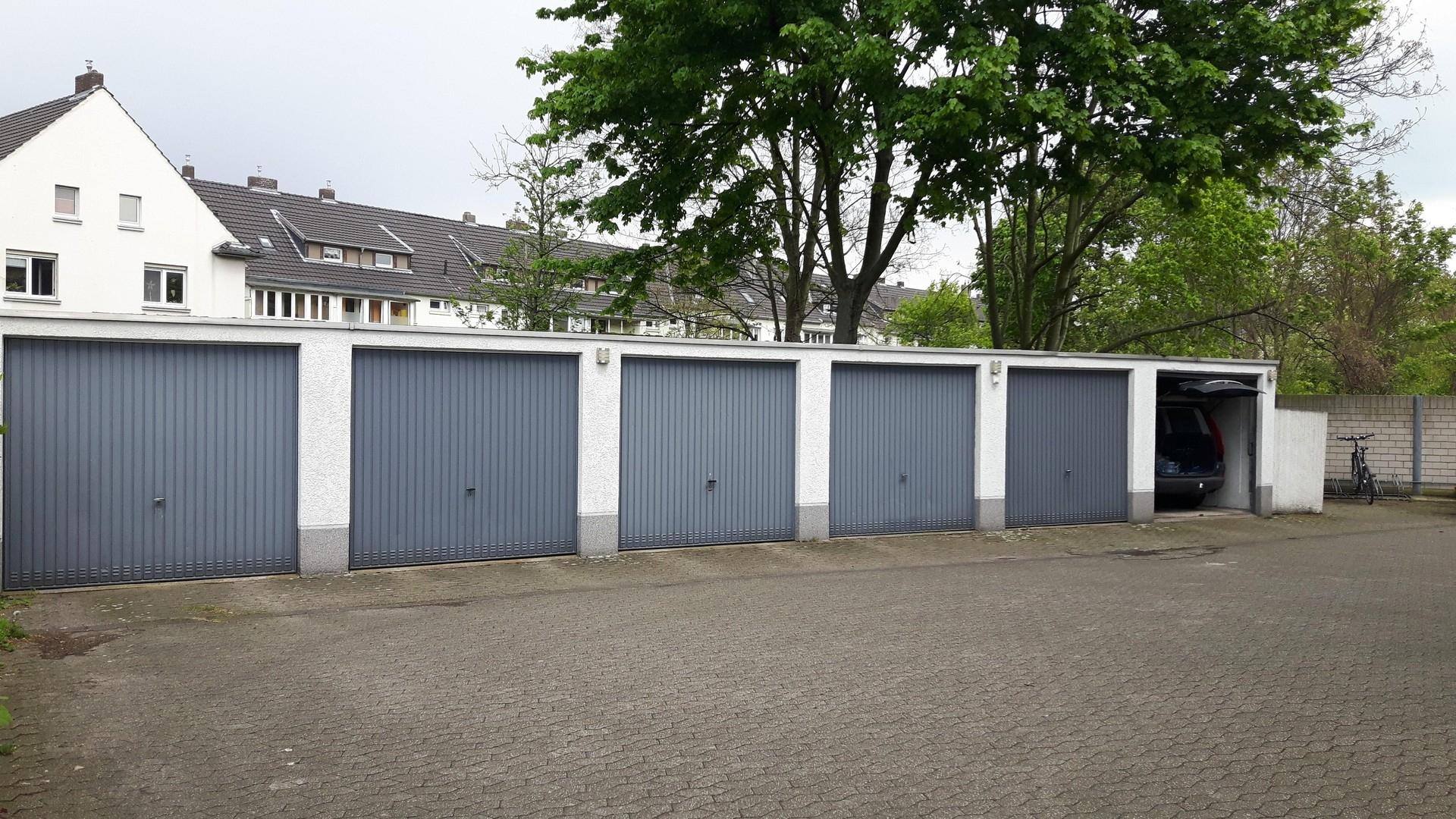 Garagen im Hof