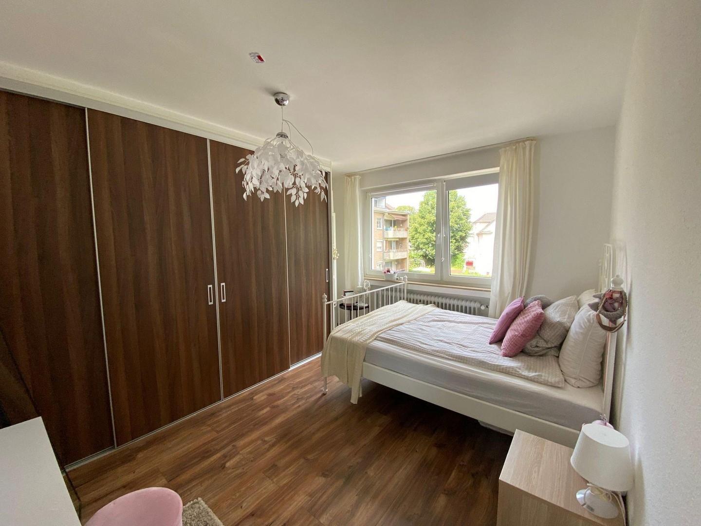 Whg. re. Schlafzimmer 