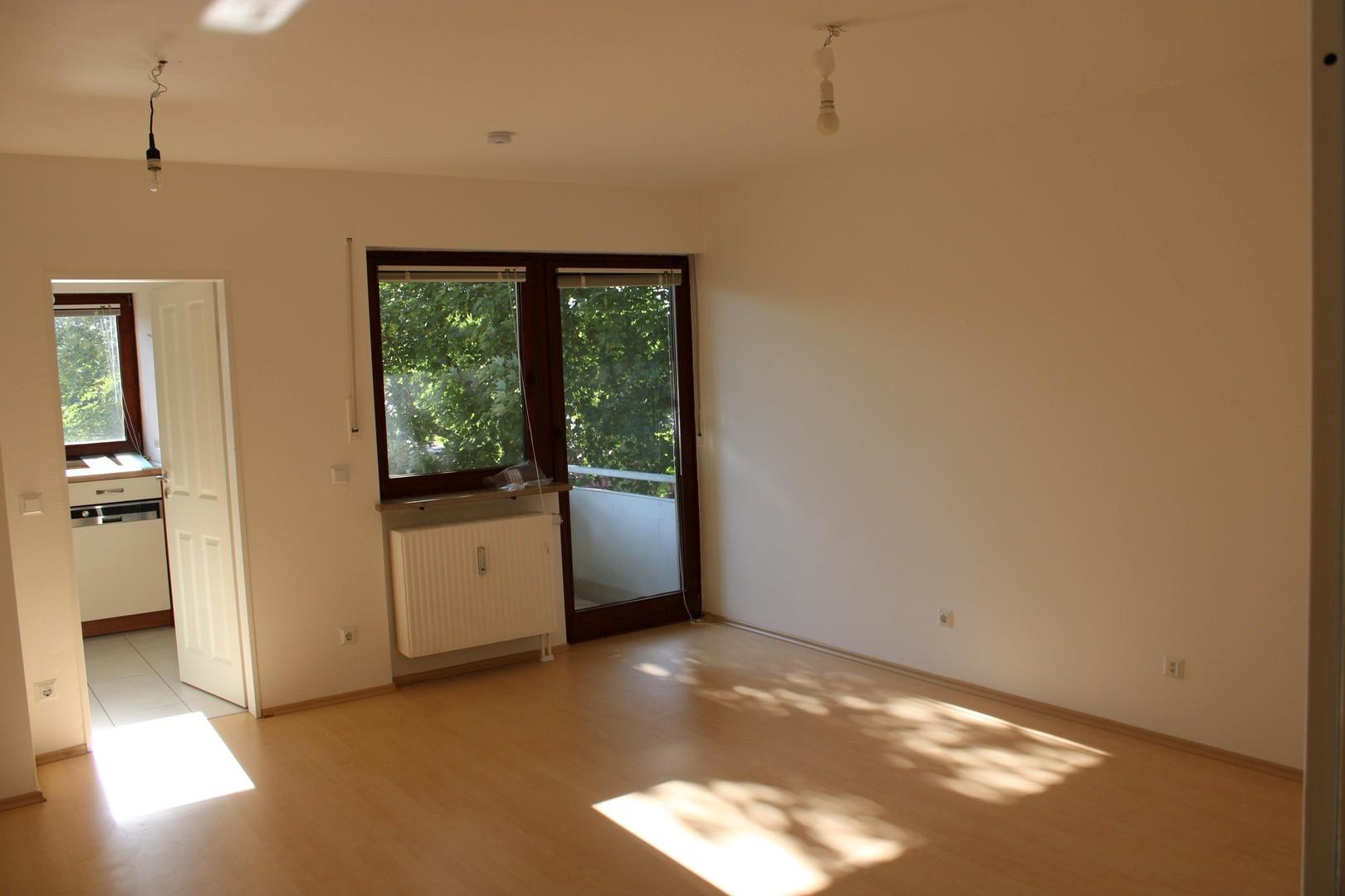 Wohnzimmer mit Westbalkon 1