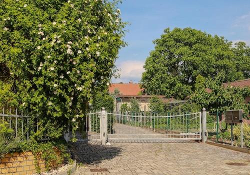 Zufahrt auf das Grundstück