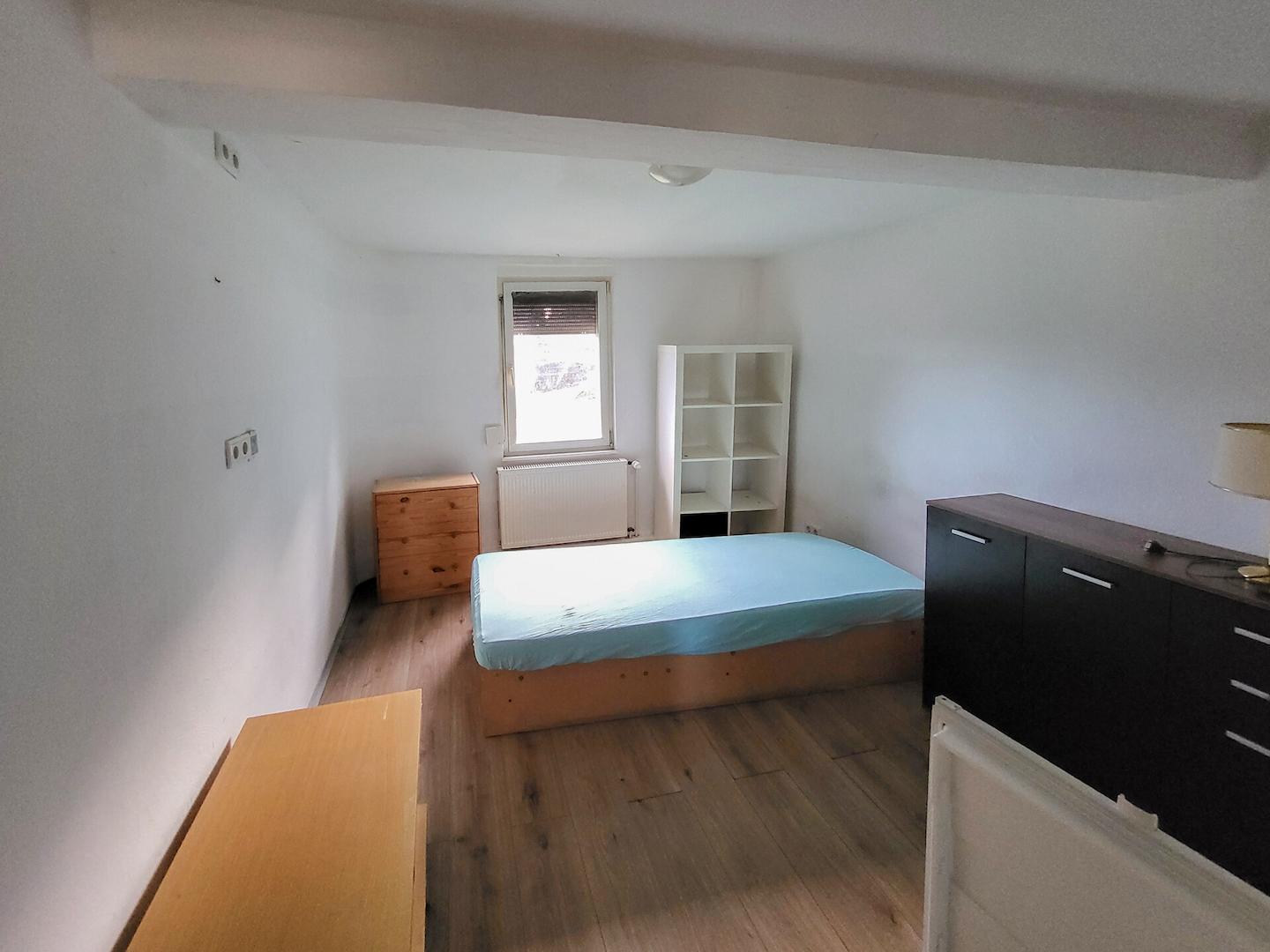 Zimmer 1 OG