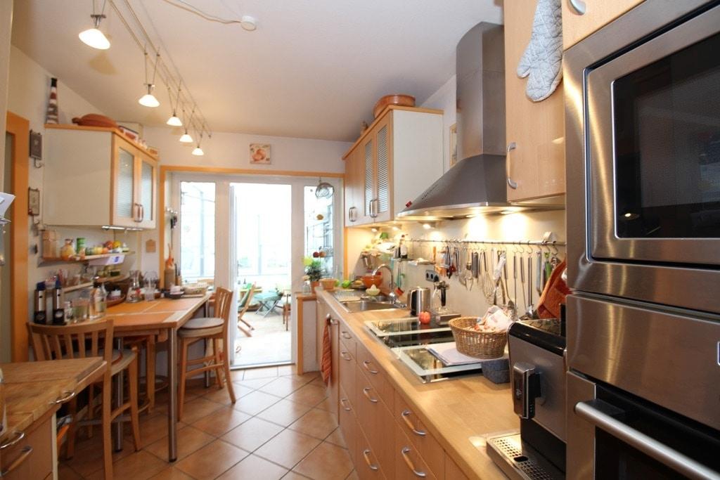 Küche mit Zugang zum Wintergarten 