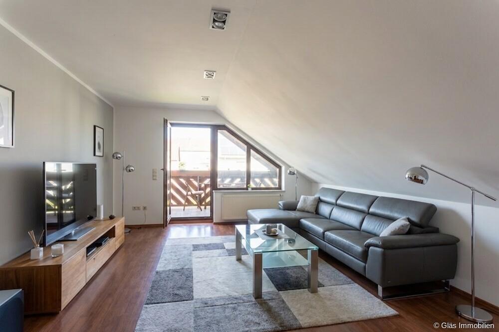 Wohnzimmer mit Balkon