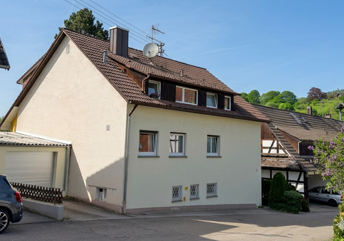 Zweifamilienhaus mit Garage