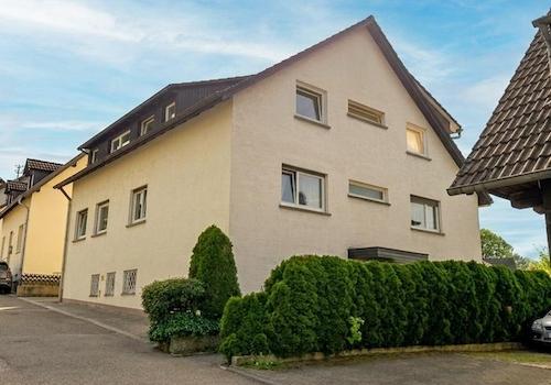 Freistehendes Zweifamilienhaus