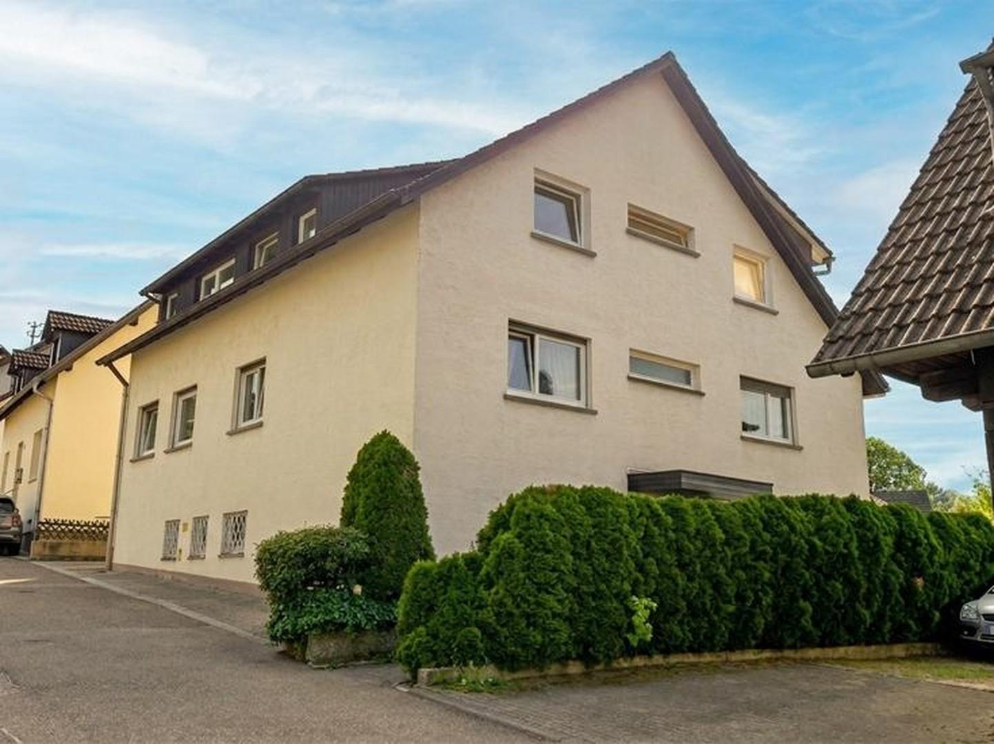 Freistehendes Zweifamilienhaus