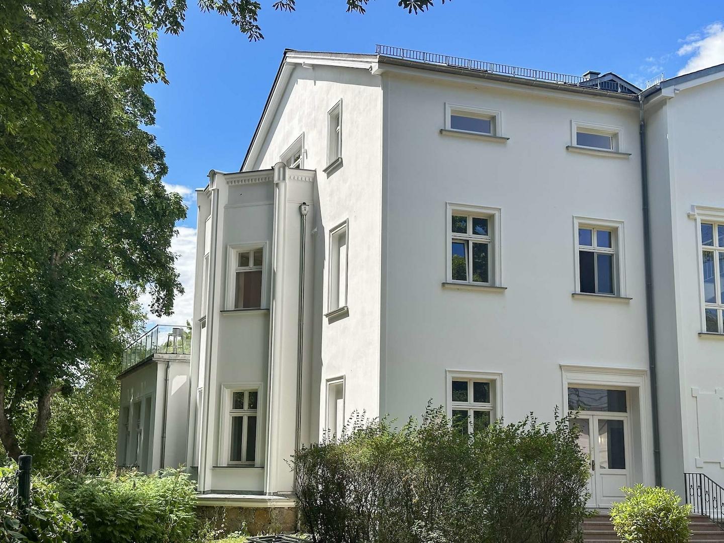 Seitenansicht der Villa