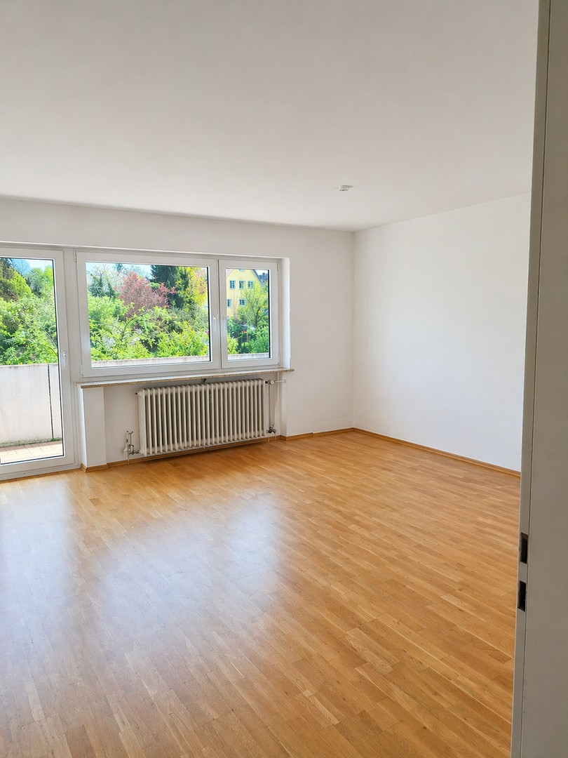 Wohnzimmer mit Balkon