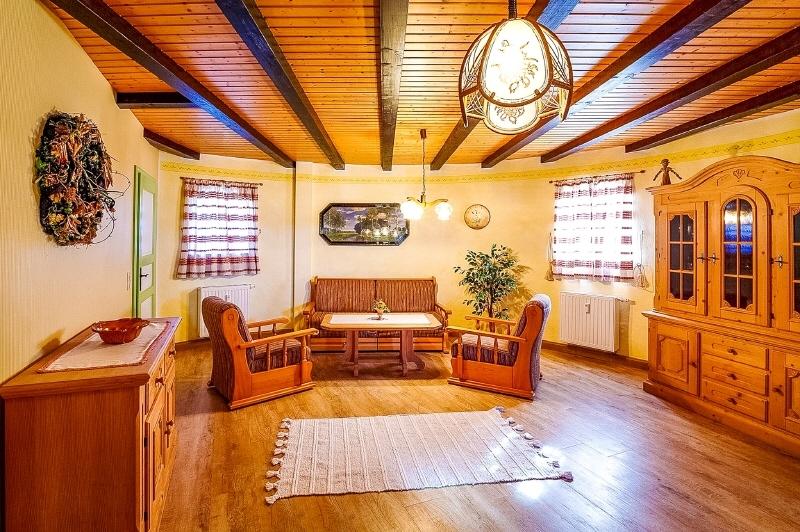 Im Ferienhaus (3)