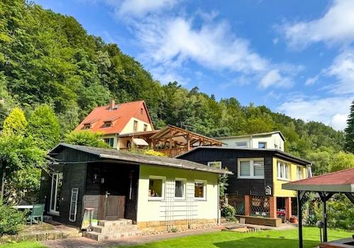 Zwei Ferienbungalows