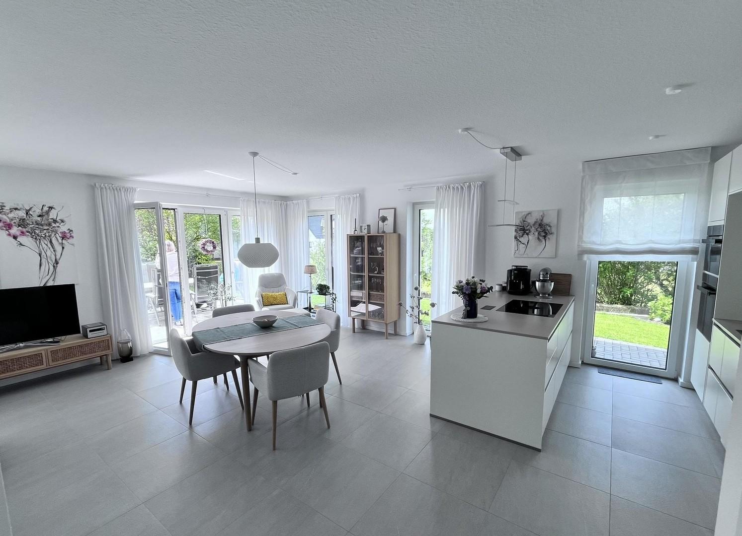 Kücheninsel mit Essplatz