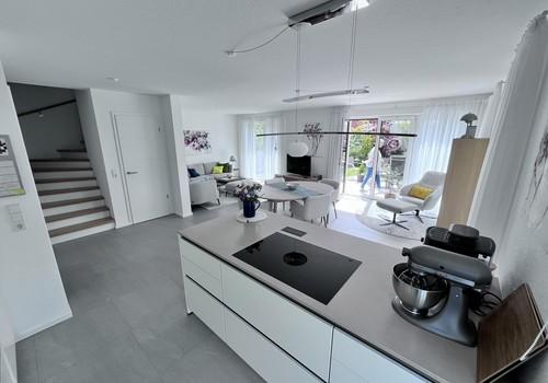 Kücheninsel mit Treppe