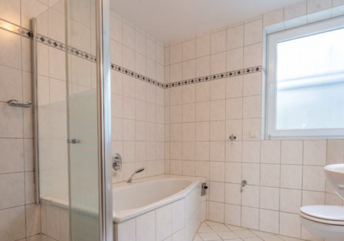 Bad- Einliegerwohnung