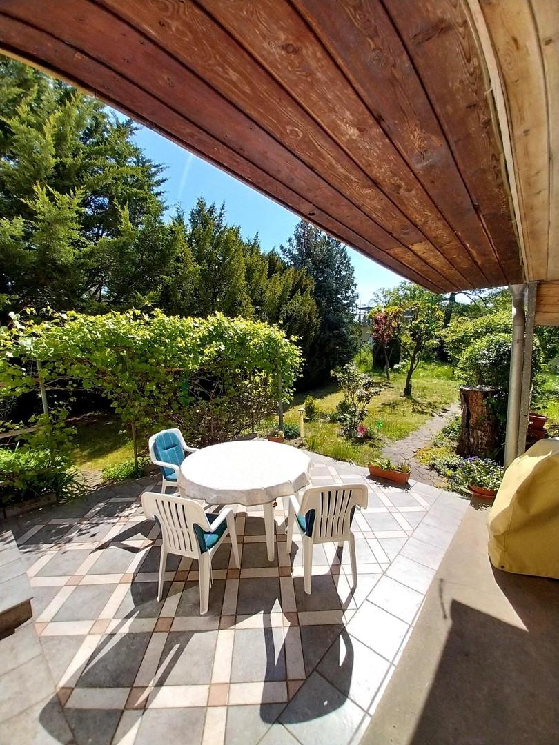 Terrasse mit Blick auf Garten