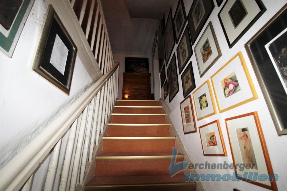 Treppe zum Obergeschoß.jpg (2)