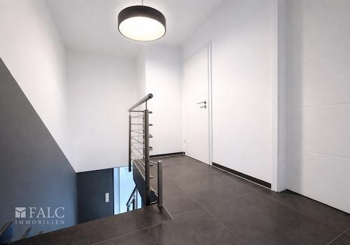 Flur im Obergeschoss mit Zugang zu allen Räumen