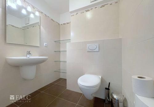 separates WC 
