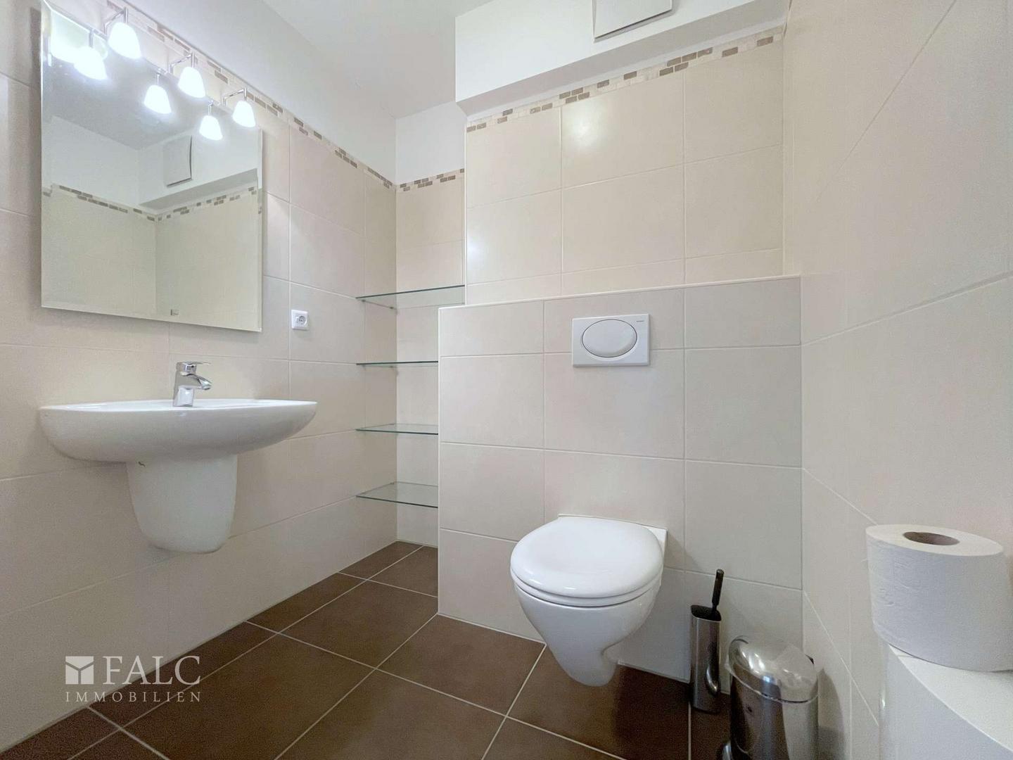 separates WC 