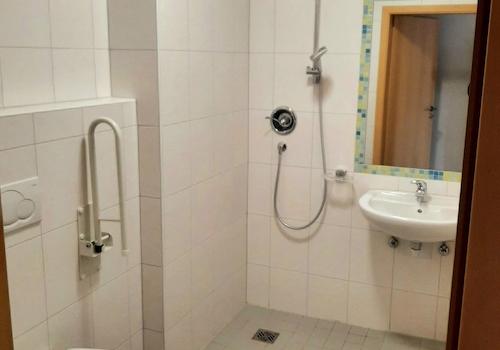 DG Bad 2 Zugang Schlafzimmer