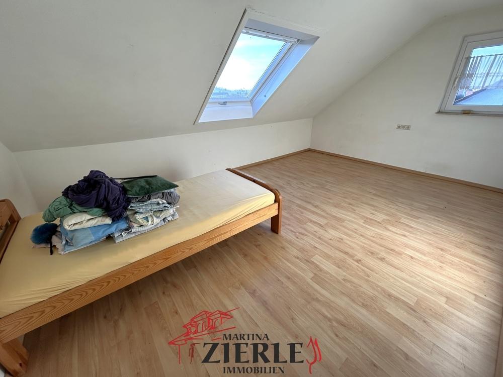 21- Schlafzimmer DG