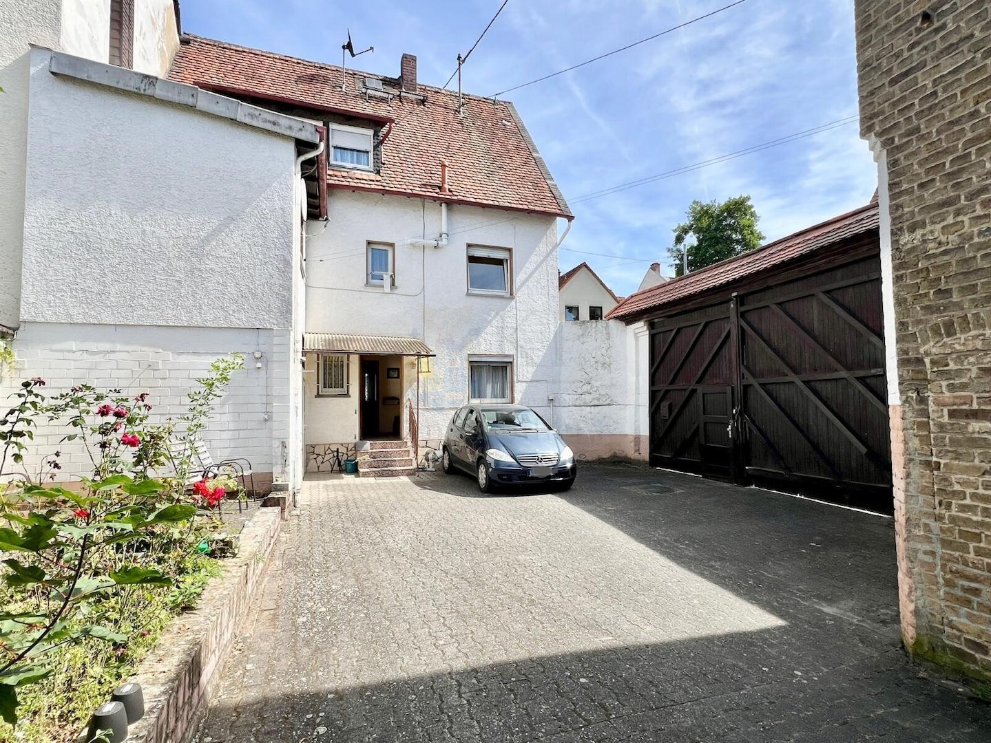 ANSICHT HOF UND HAUS