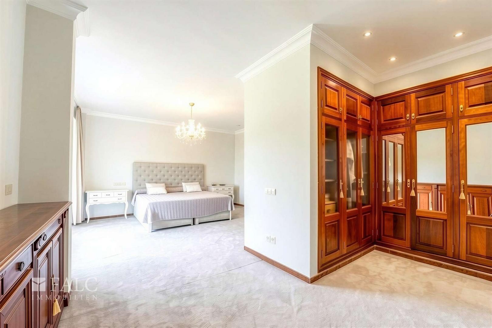 Schlafzimmer mit  Ankleide