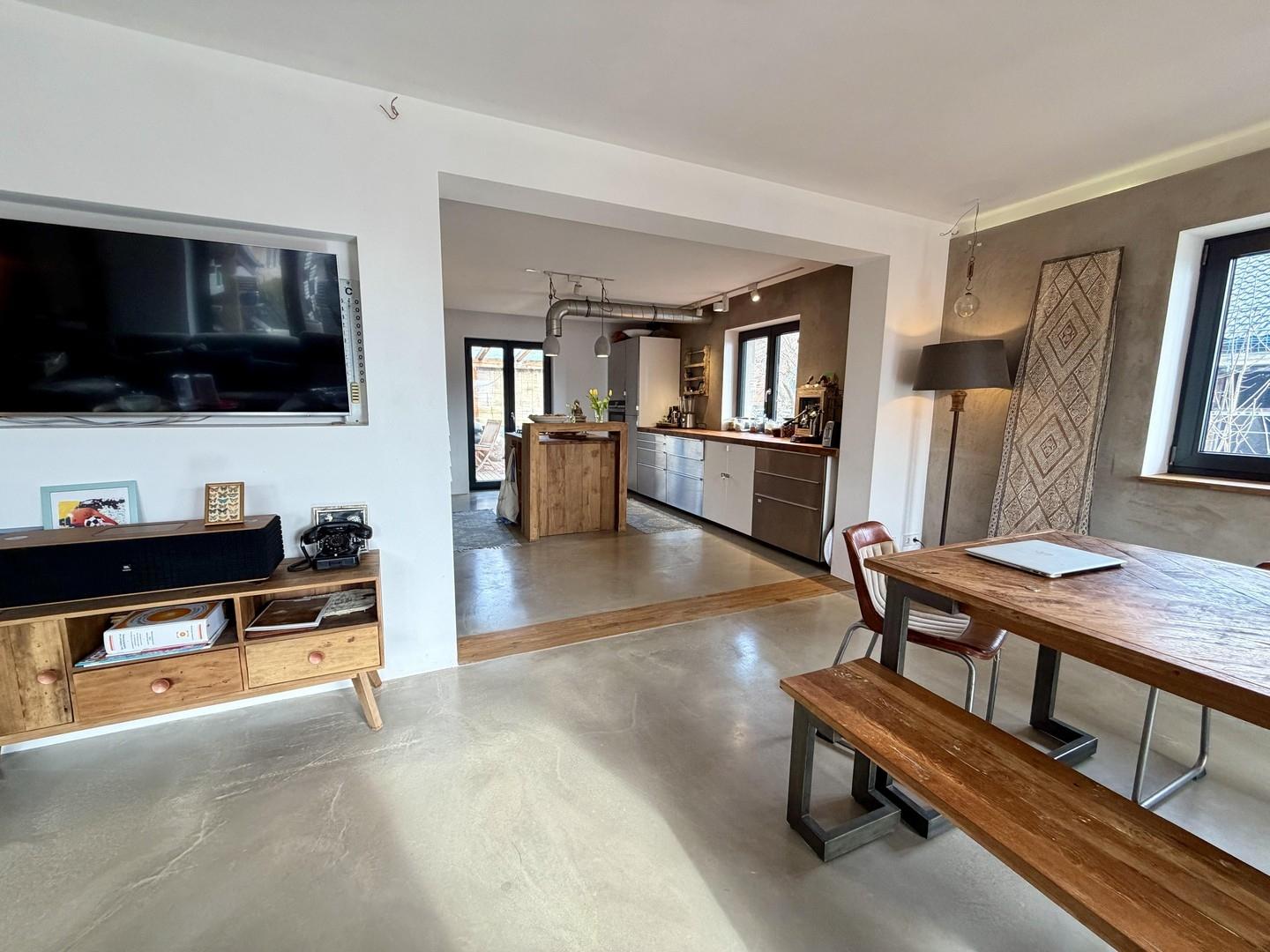 Wohn/Esszimmer 4 Einheit s/o