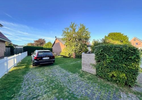 Einfahrt / 2 Parkplätze