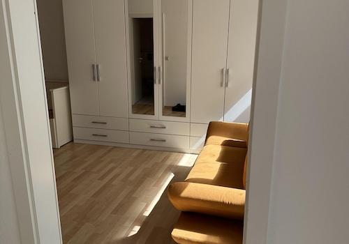 Blick von Flur in Wohnbereich