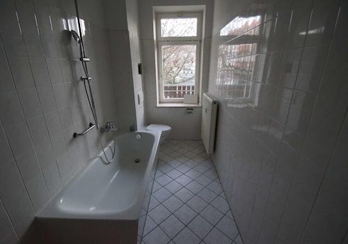 Tageslichtbad mit Wanne