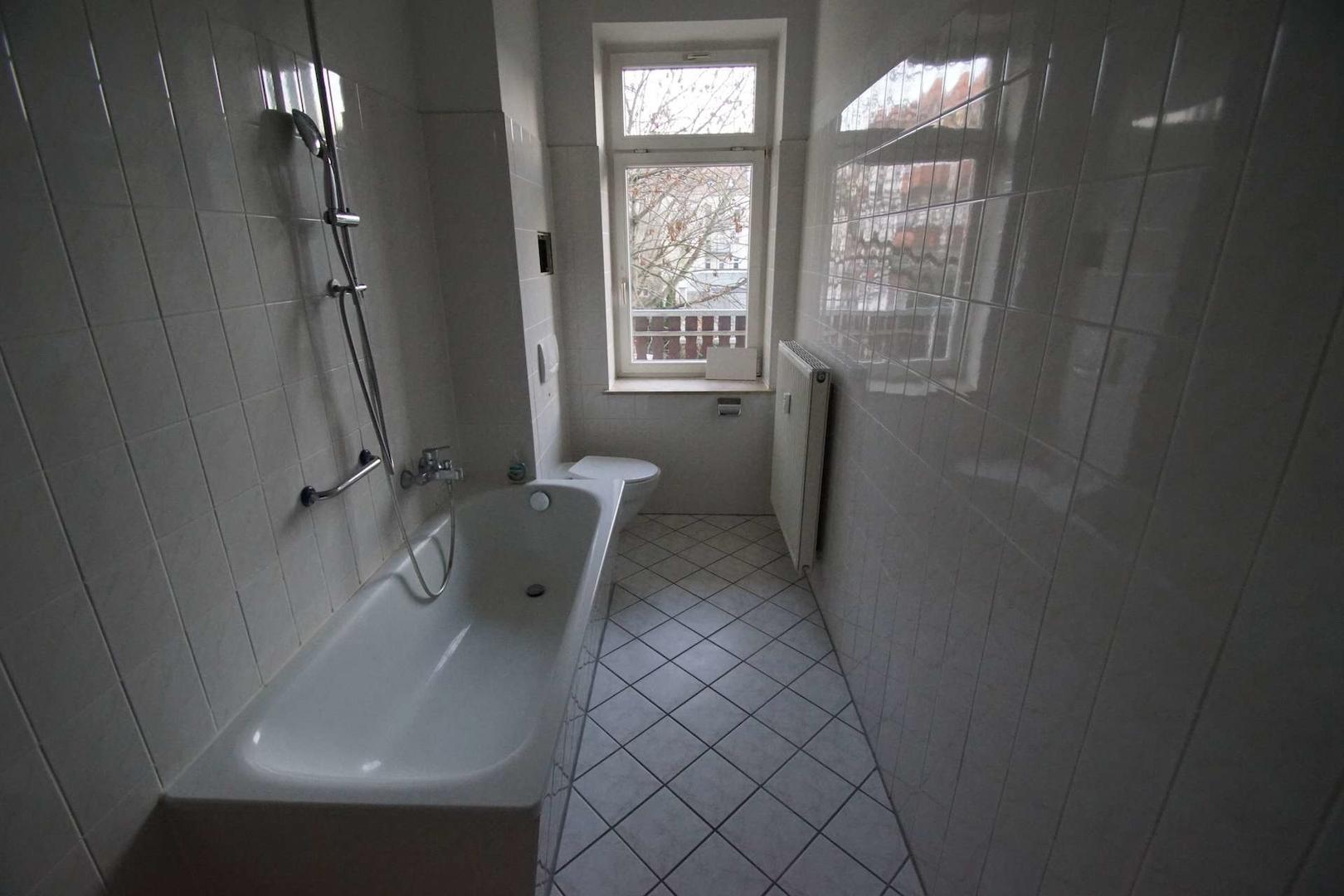 Tageslichtbad mit Wanne