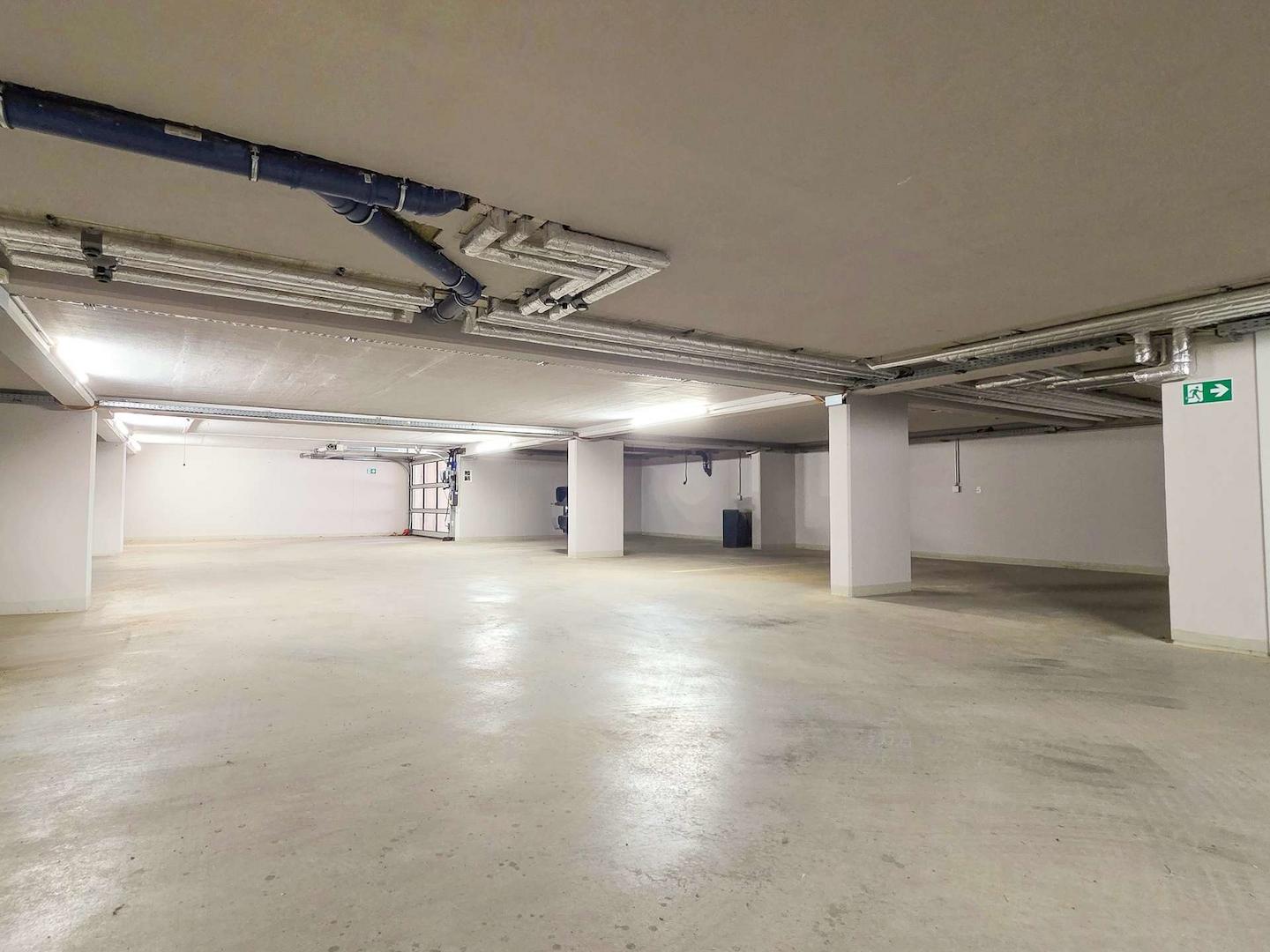 Tiefgaragenstellplatz optional