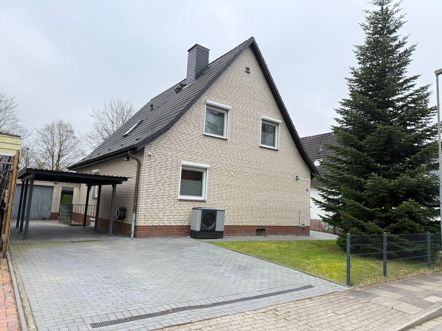vordere Hausansicht
