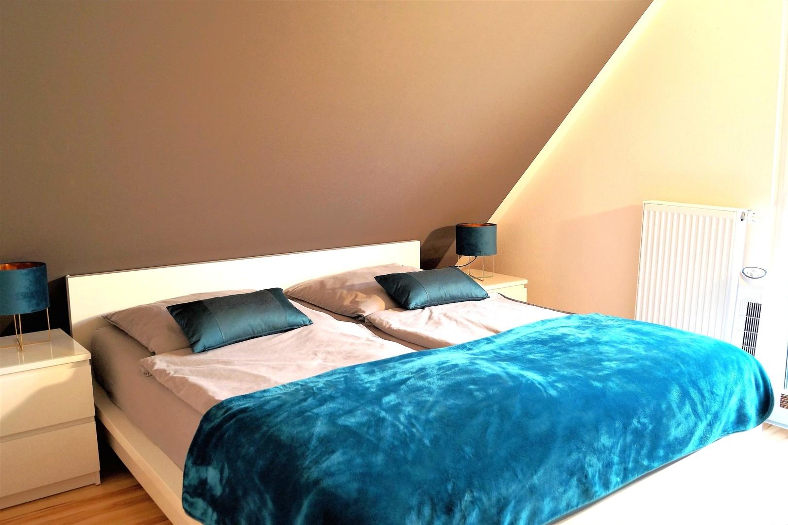 Schlafzimmer links