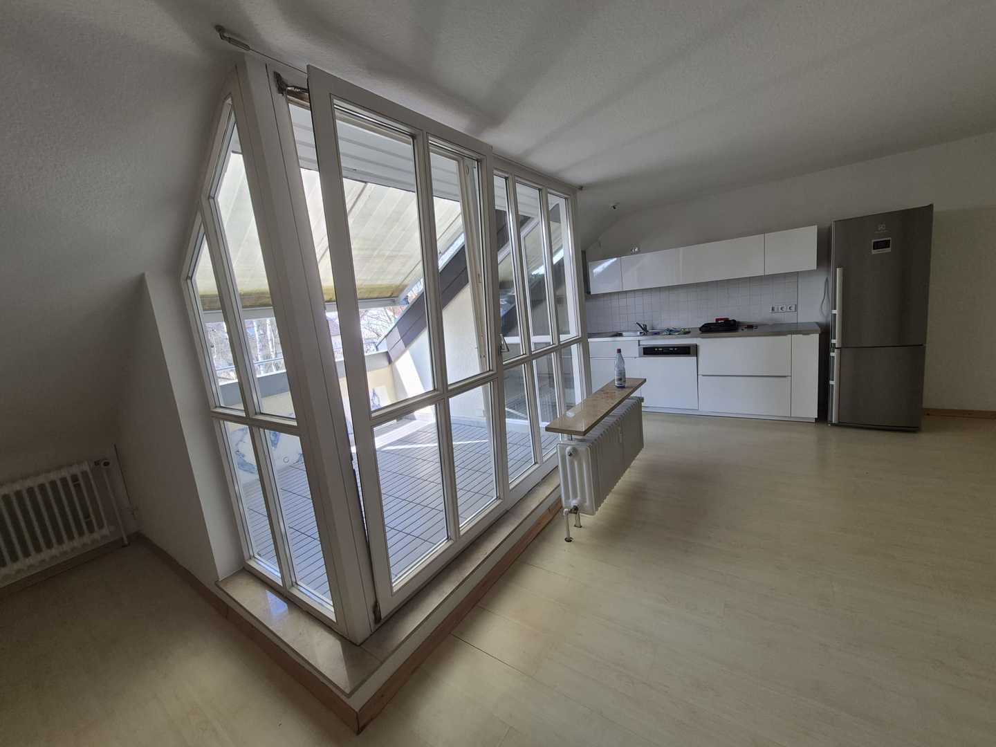 Blick Dachterrasse und EBK