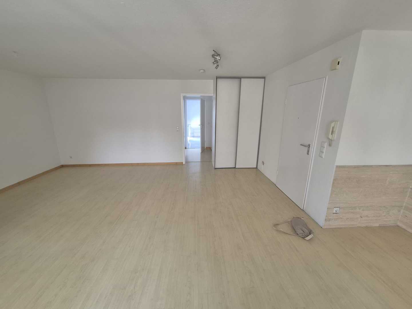 Blick von Terrasse ins Wohnzimmer
