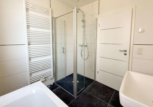 Erbenerdige Dusche