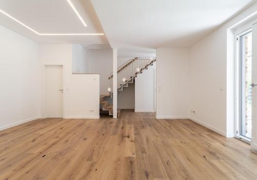 Wohnbereich und Treppe