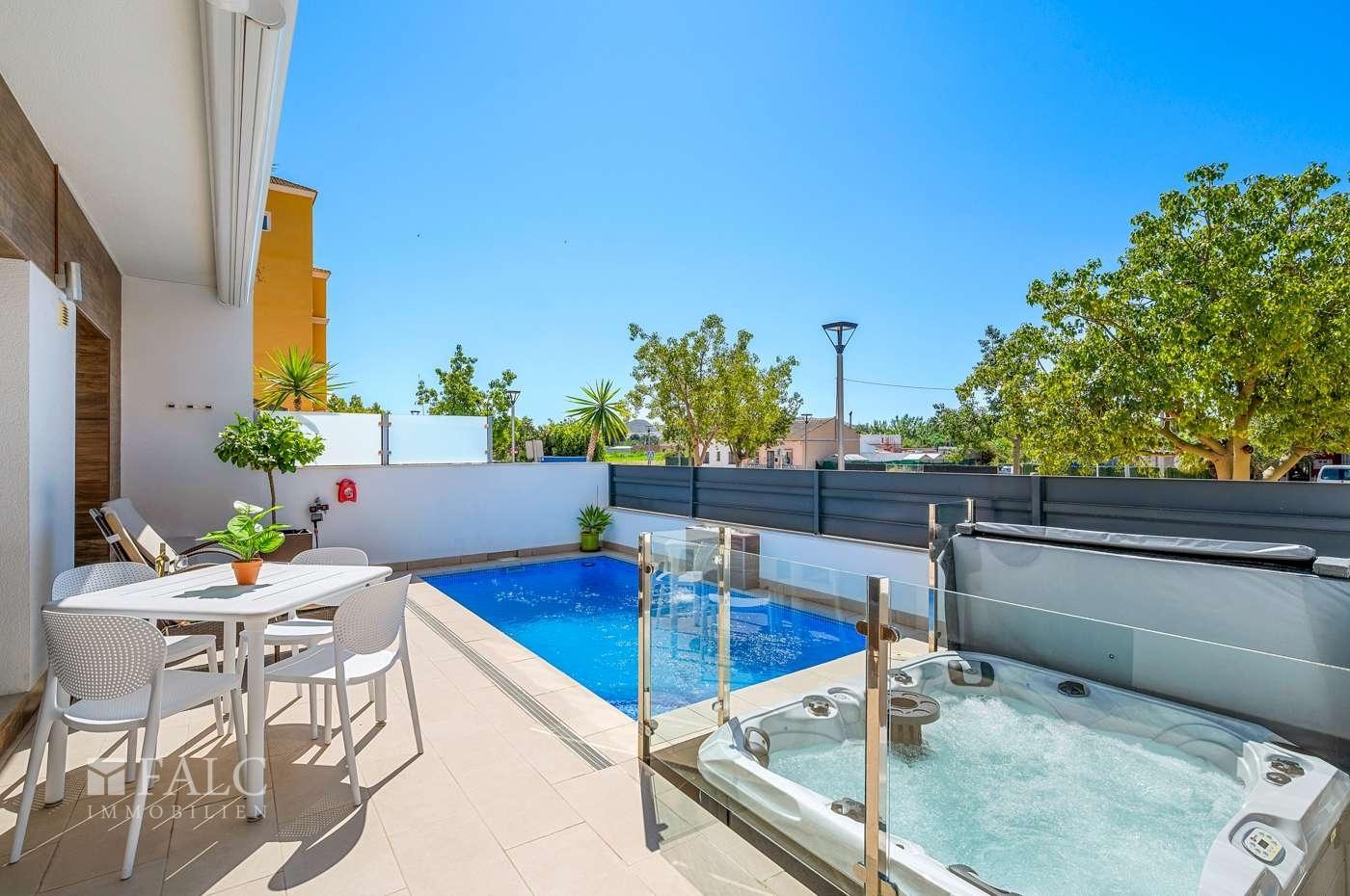 Pool & Garden / Piscina y jardín 
