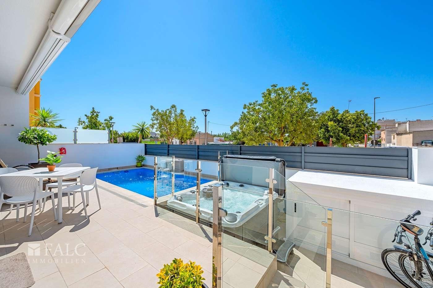 Pool & Garden / Piscina y jardín 